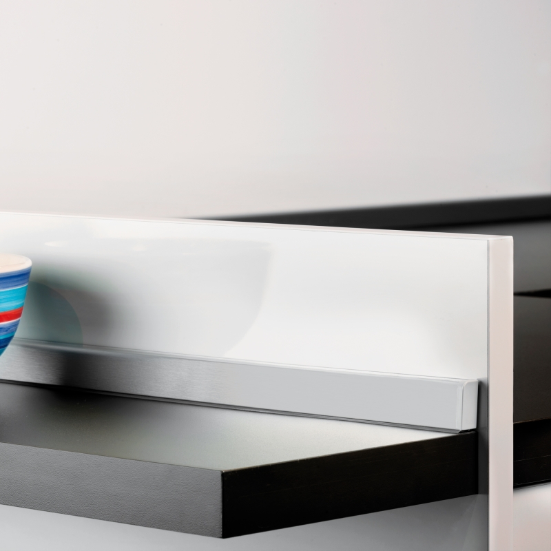 Emuca Alzatina rettangolare per cucina, con accessori per installazione,  4,7 m, plastica, anodizzato satinato.