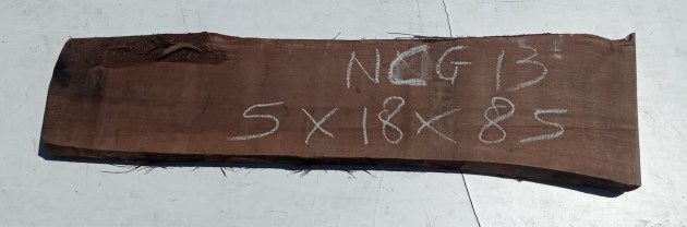 Tavola in legno di Noce Canaletto grezzo non refilato