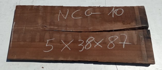Tavola in legno di Noce Canaletto grezzo non refilato