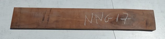Tavola in legno di Noce Nazionale grezzo non refilato