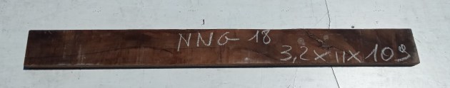 Tavola in legno di Noce Nazionale grezzo non refilato