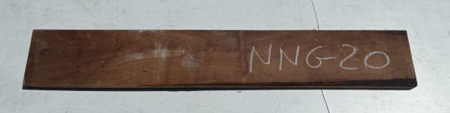 Tavola in legno di Noce Nazionale grezzo non refilato