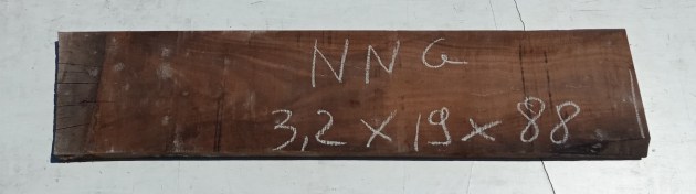 Tavola in legno di Noce Nazionale grezzo non refilato