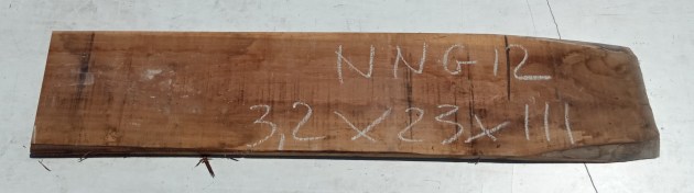 Tavola in legno di Noce Nazionale grezzo non refilato
