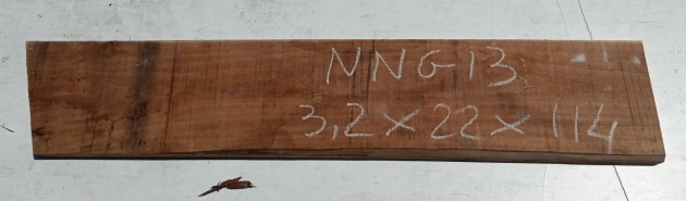Tavola in legno di Noce Nazionale grezzo non refilato