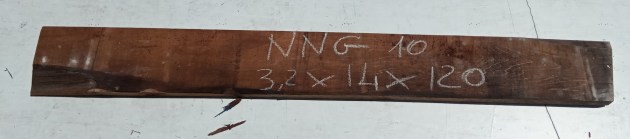 Tavola in legno di Noce Nazionale grezzo non refilato