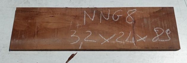 Tavola in legno di Noce Nazionale grezzo non refilato