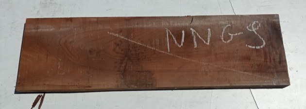Tavola in legno di Noce Nazionale grezzo non refilato