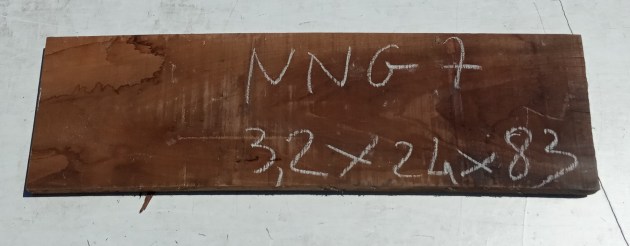 Tavola in legno di Noce Nazionale grezzo non refilato
