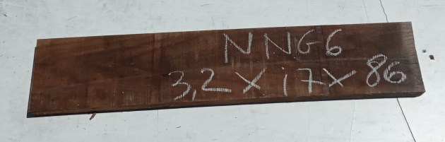 Tavola in legno di Noce Nazionale grezzo non refilato