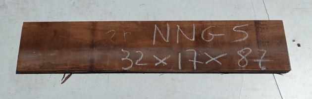 Tavola in legno di Noce Nazionale grezzo non refilato
