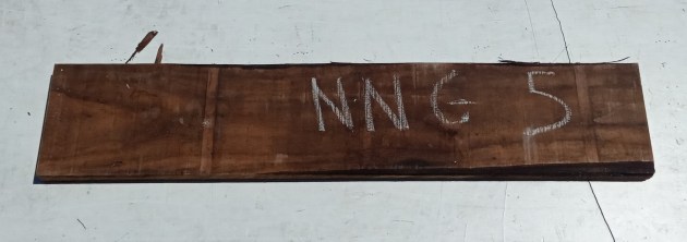 Tavola in legno di Noce Nazionale grezzo non refilato