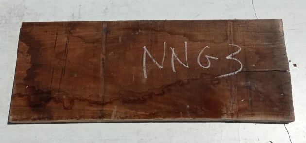 Tavola in legno di Noce Nazionale grezzo non refilato