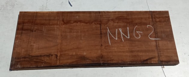 Tavola in legno di Noce Nazionale grezzo non refilato