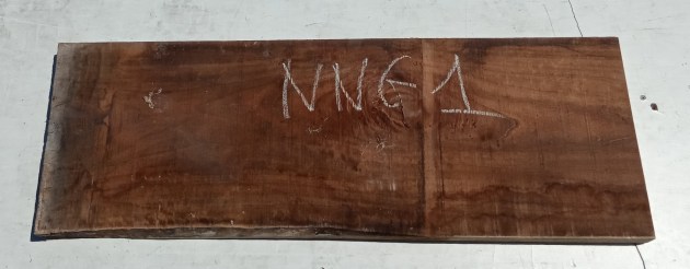 Tavola in legno di Noce Nazionale grezzo non refilato