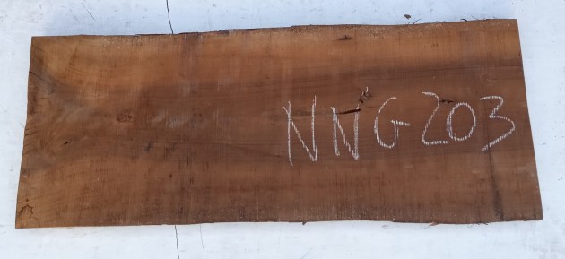 Tavola in legno di Noce Nazionale grezzo non refilato