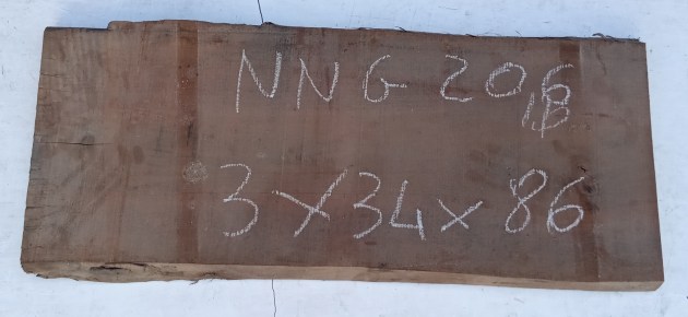 Tavola in legno di Noce Nazionale grezzo non refilato