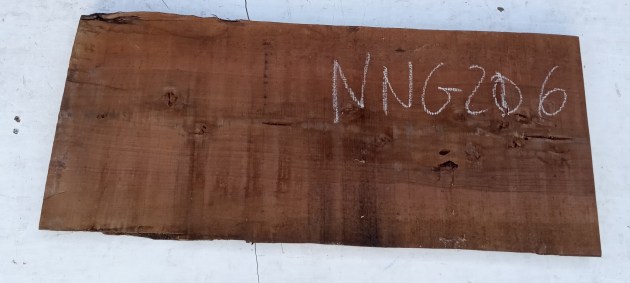 Tavola in legno di Noce Nazionale grezzo non refilato