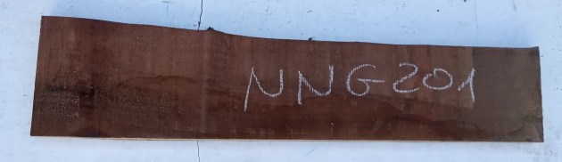 Tavola in legno di Noce Nazionale grezzo non refilato