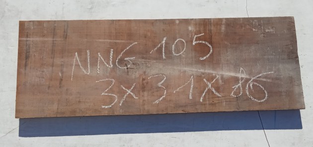 Tavola in legno di Noce Nazionale grezzo non refilato