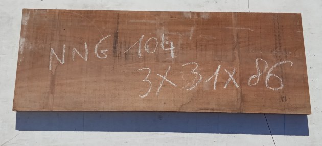 Tavola in legno di Noce Nazionale grezzo non refilato