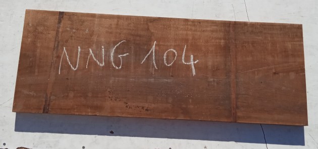 Tavola in legno di Noce Nazionale grezzo non refilato