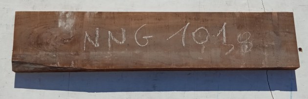 Tavola in legno di Noce Nazionale grezzo non refilato
