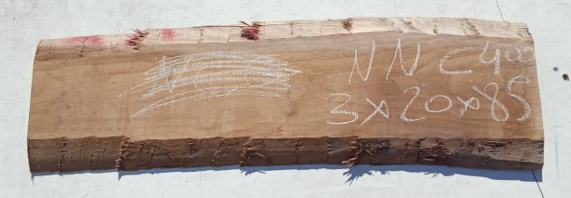 Tavola in legno di Noce Nazionale grezzo non refilato
