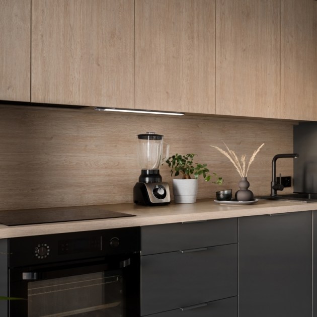 Emuca Applique LED Kaus Black ricaricabile via USB con sensore di movimento, 400mm, Verniciato nero