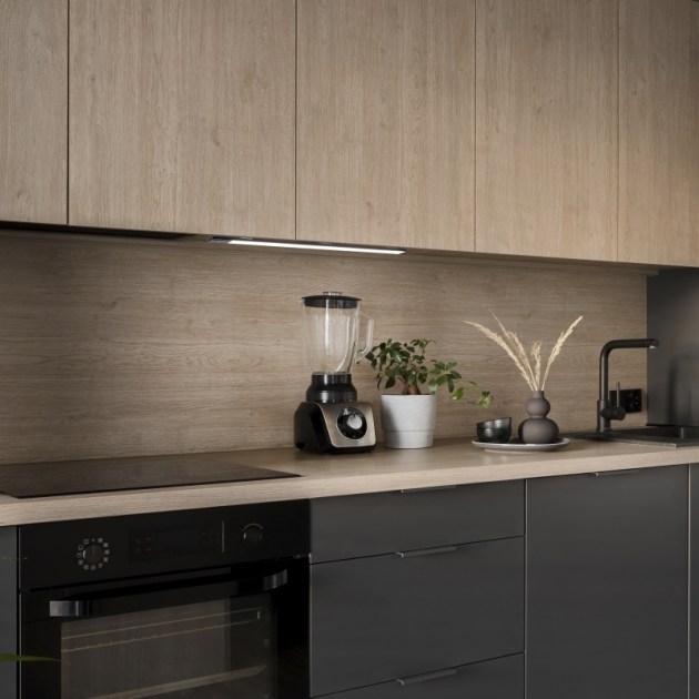 Emuca Applique LED Kaus Black ricaricabile via USB con sensore tattile di prossimità, 400mm, Verniciato nero