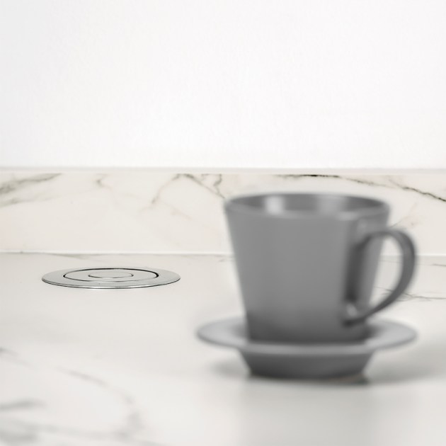 Emuca Multiconnettore estraibile Vertikal A+C, EU, Verniciato alluminio, Tecnoplastica e Alluminio, 1 u.