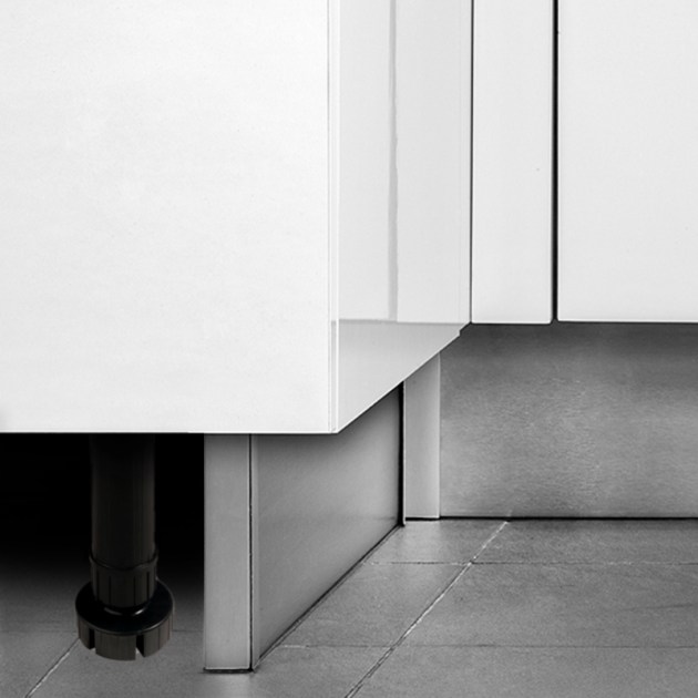 Emuca Piedino regolabile con base pre-assemblata per mobile, 118-135 mm, Plastica, Nero, 40 u.