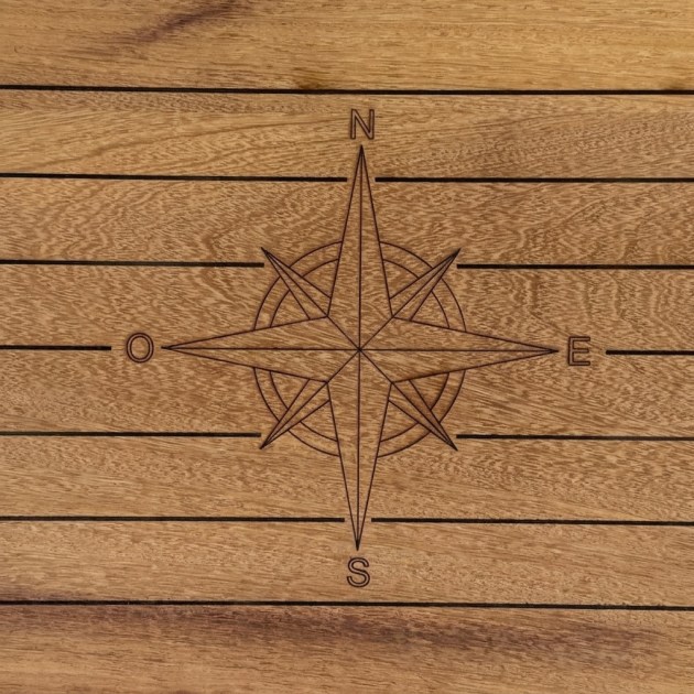 Piano Tavolo Nautico in Legno Massello di Iroko Naturale con incisione Rosa dei Venti